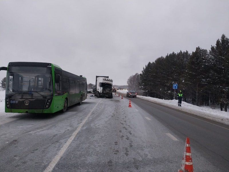 В Болотнинском районе сотрудники Госавтоинспекции устанавливают обстоятельства ДТП с участием пассажирского транспорта